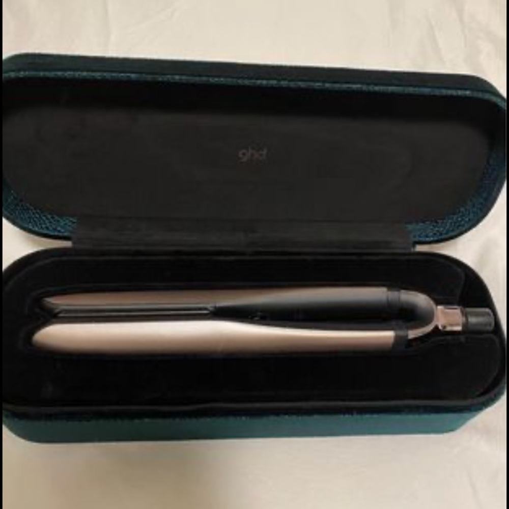 HAIR STRAIGHTENER - GHD Limited Edition Holiday Platinum+ Styler